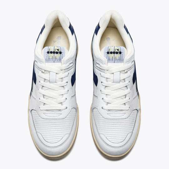 B.560 USED  WHITE/BLUE CORSAIR
