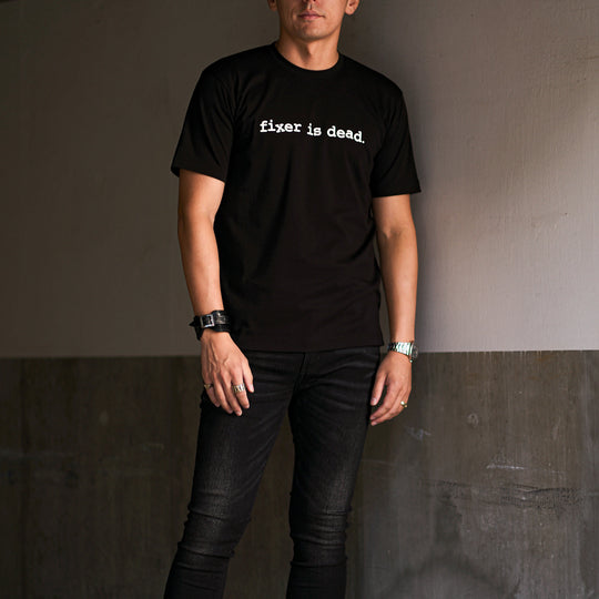 fixer is dead. Print T-shirt ブラック