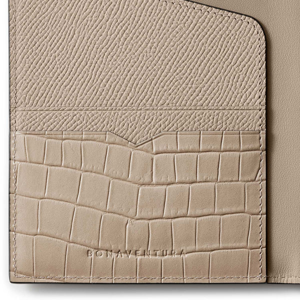 パスポートケース ノブレッサ × エンボスクロコレザー グレージュ