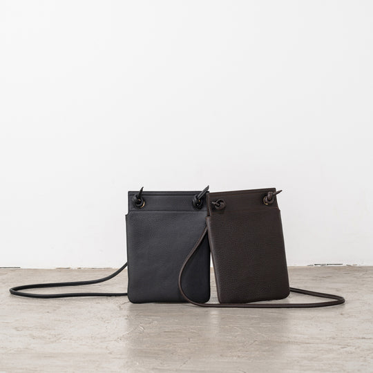 サコッシュ ダークブラウン