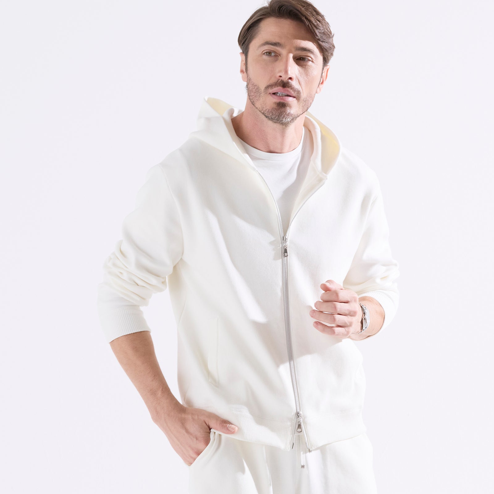 トレンタセッタンタ　ホワイト ジップアップパーカー arteco ジップアップパーカー ホワイト – MINIMAL WARDROBE