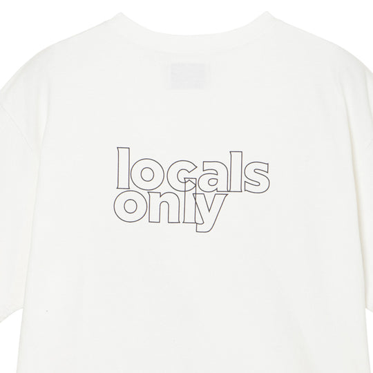 ＜HUGH HOLLANDコラボレーション＞ユニセックス Ｔシャツ ”Red Trails (Santa Monica Hills, 1976)”  ホワイト