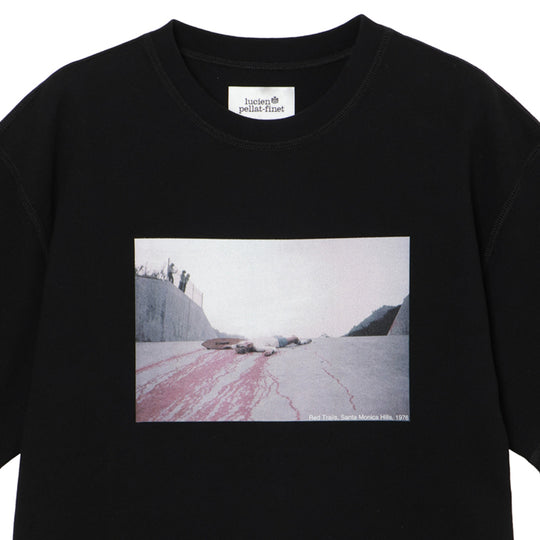 ＜HUGH HOLLANDコラボレーション＞ユニセックス Ｔシャツ ”Red Trails (Santa Monica Hills, 1976)”  ブラック