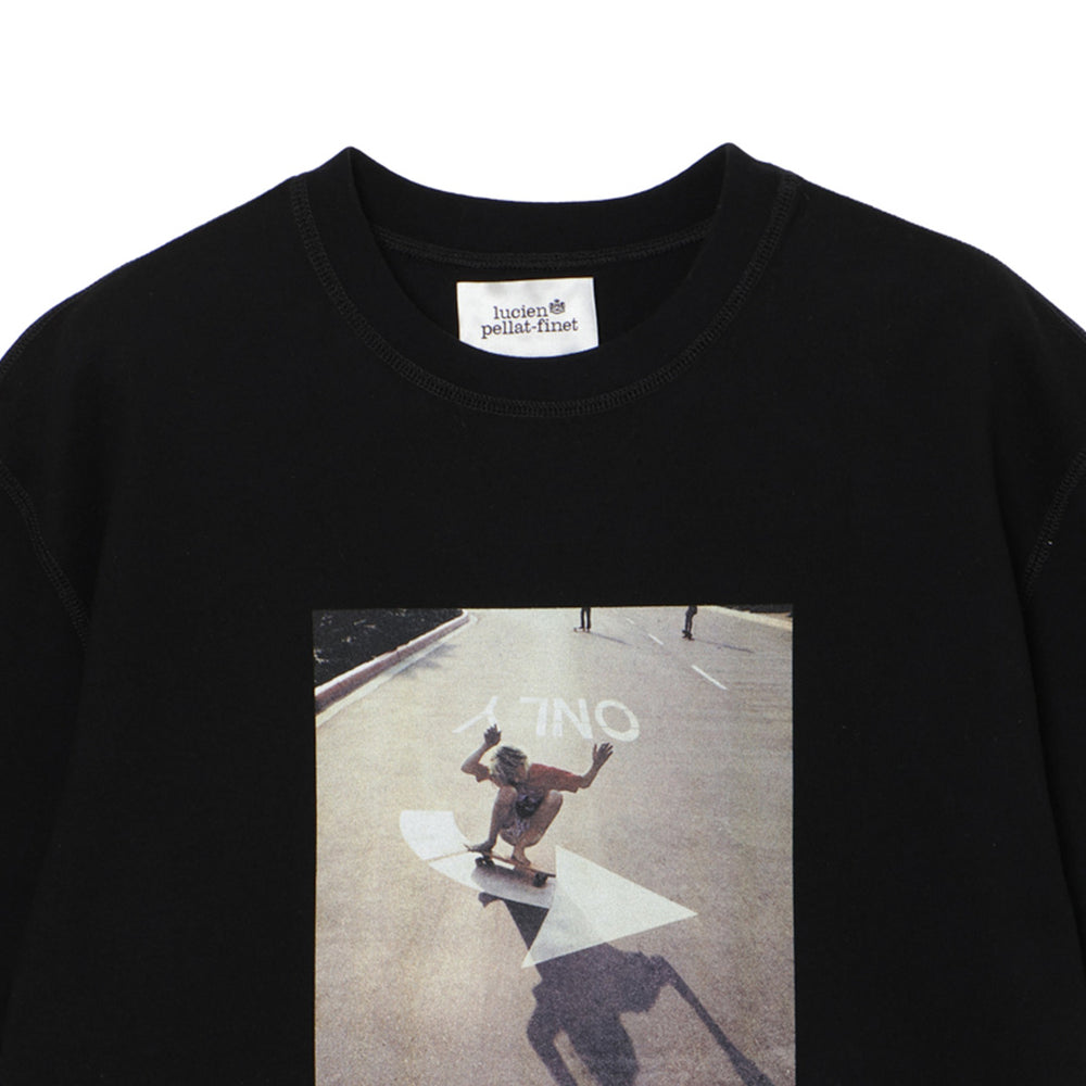 HUGH HOLLANDコラボレーション＞ユニセックス Tシャツ ”Left Turn