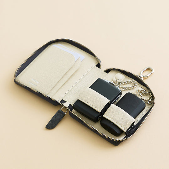 Key Case W Wキーケース 110 グレー&オフホワイト