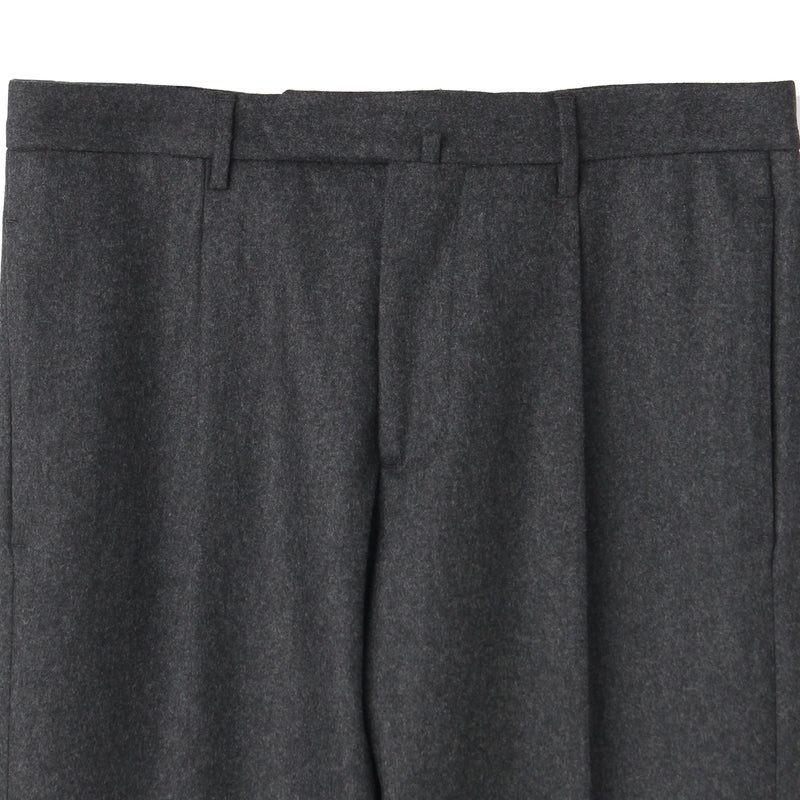 ARECHI ウールカシミヤナイロンストレッチ 1プリーツテーパードパンツ チャコールグレー