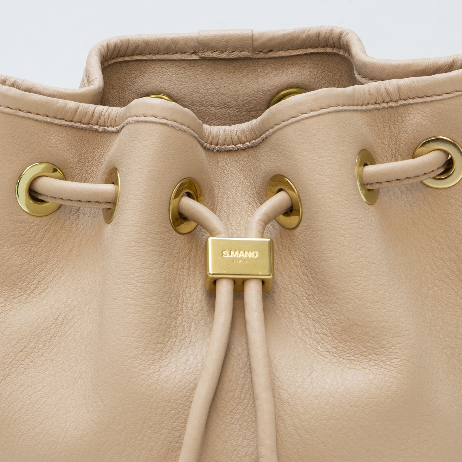 MCM ドローストリングバッグ ベージュ ドローストリングバッグ スモール ベージュ – MINIMAL WARDROBE