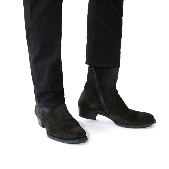 WH – MINIMAL WARDROBE