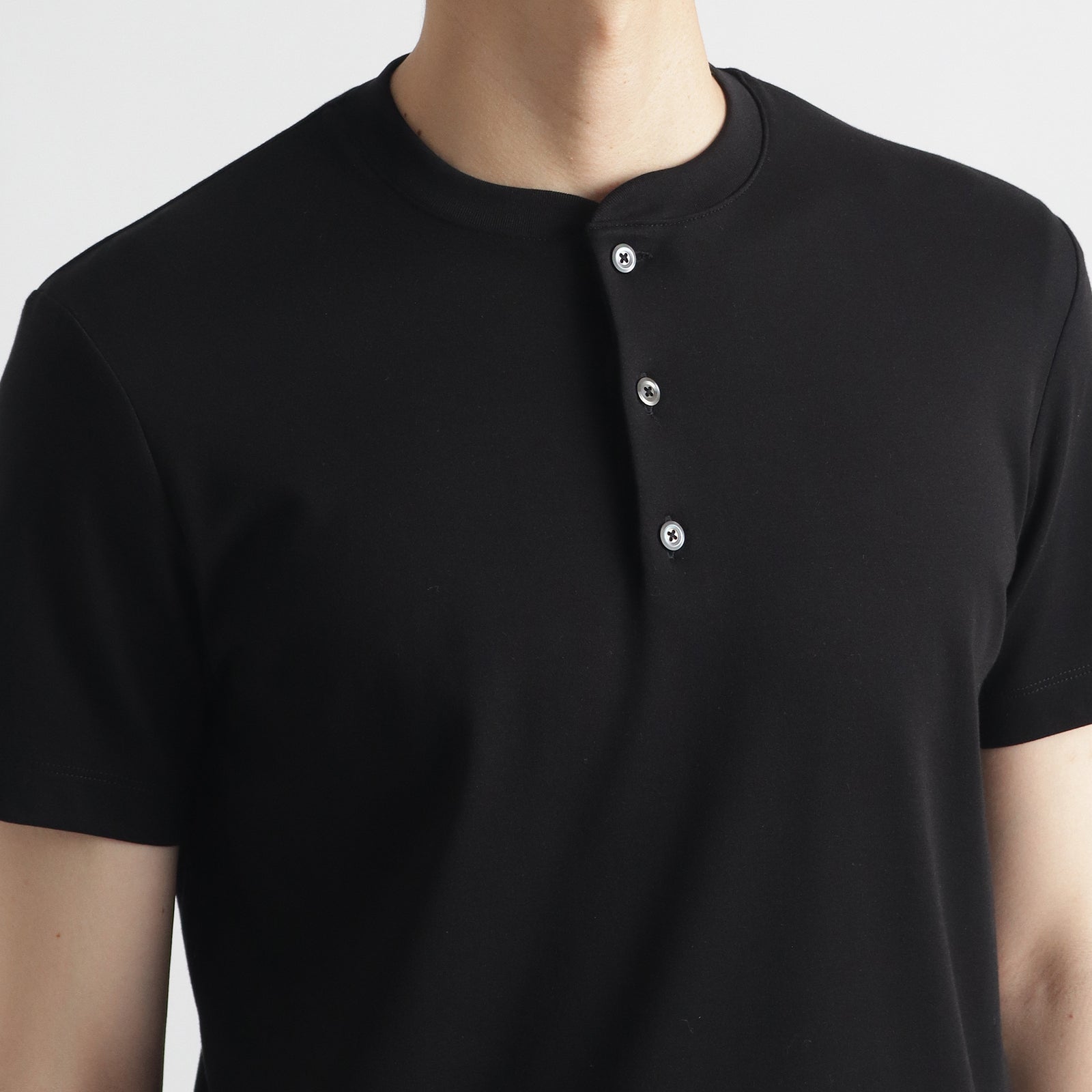 SUVIN PLATINUM ヘンリーネック Tシャツ ブラック – MINIMAL