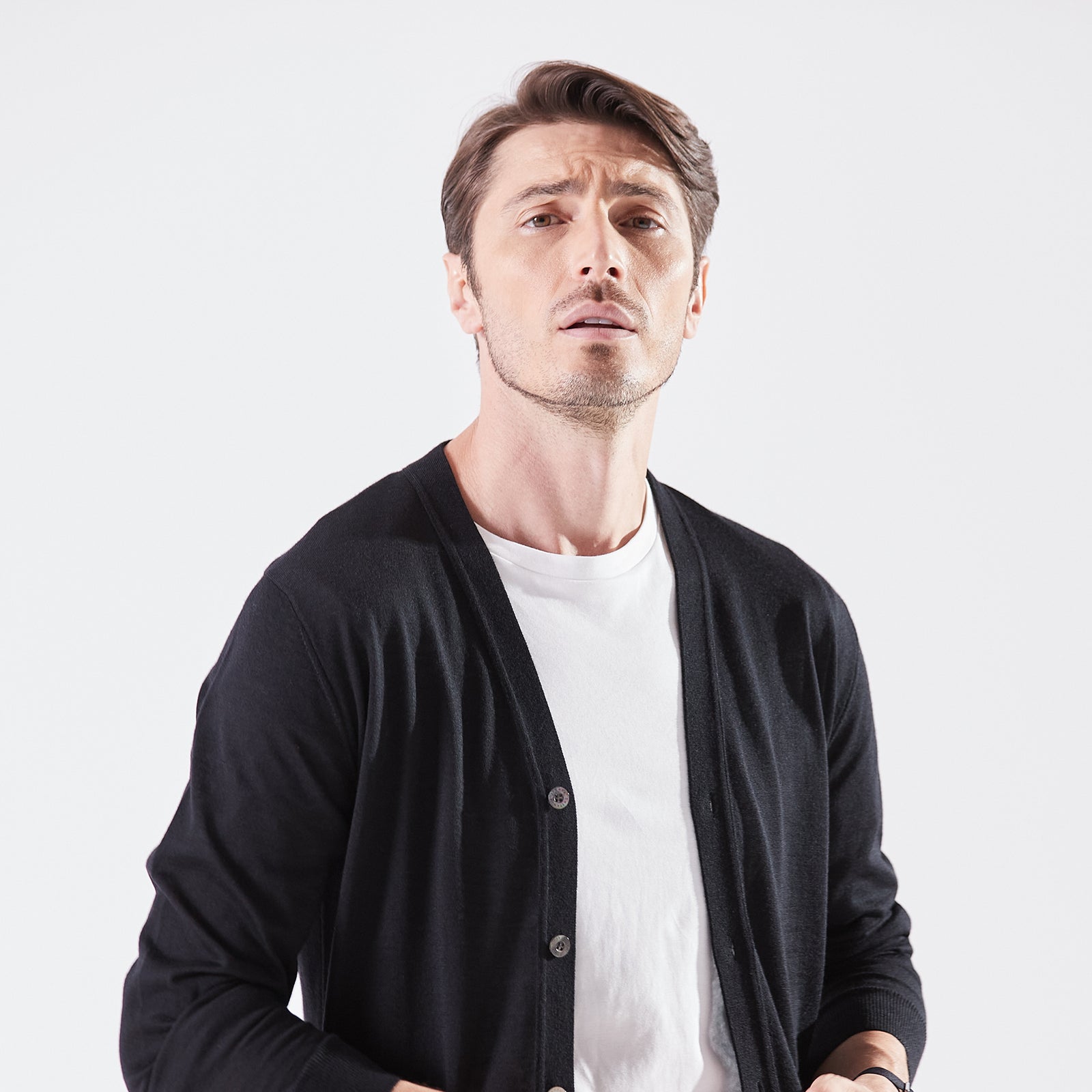 ottimo Vネックカーディガン ブラック – MINIMAL WARDROBE