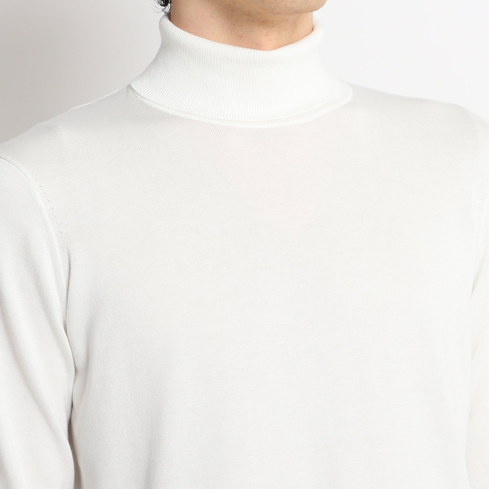 SUVIN PLATINUM タートルネックニット ホワイト – MINIMAL WARDROBE