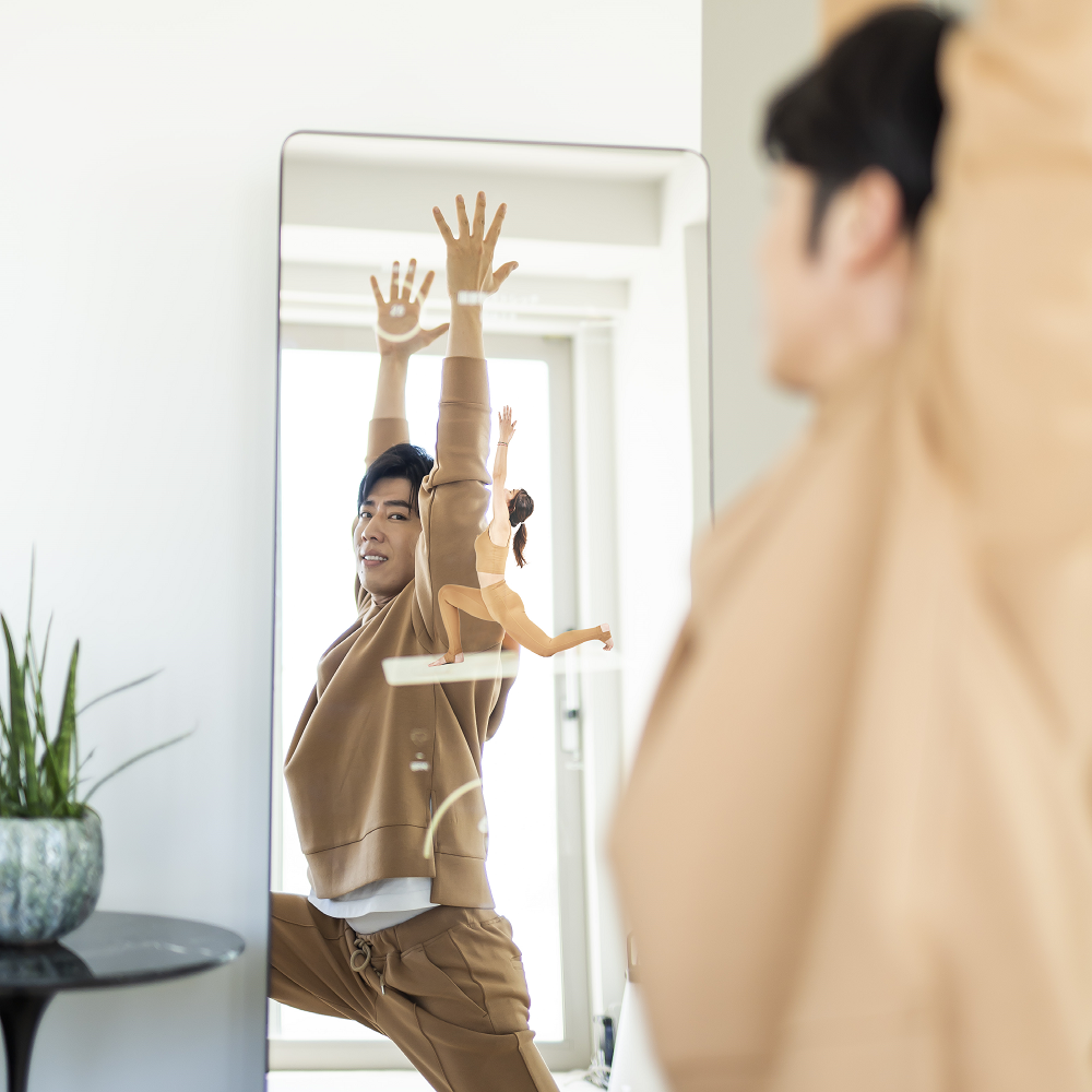 スマートミラー MIRROR FIT. – MINIMAL WARDROBE スマートミラー MIRROR FIT. – MINIMAL WARDROBE